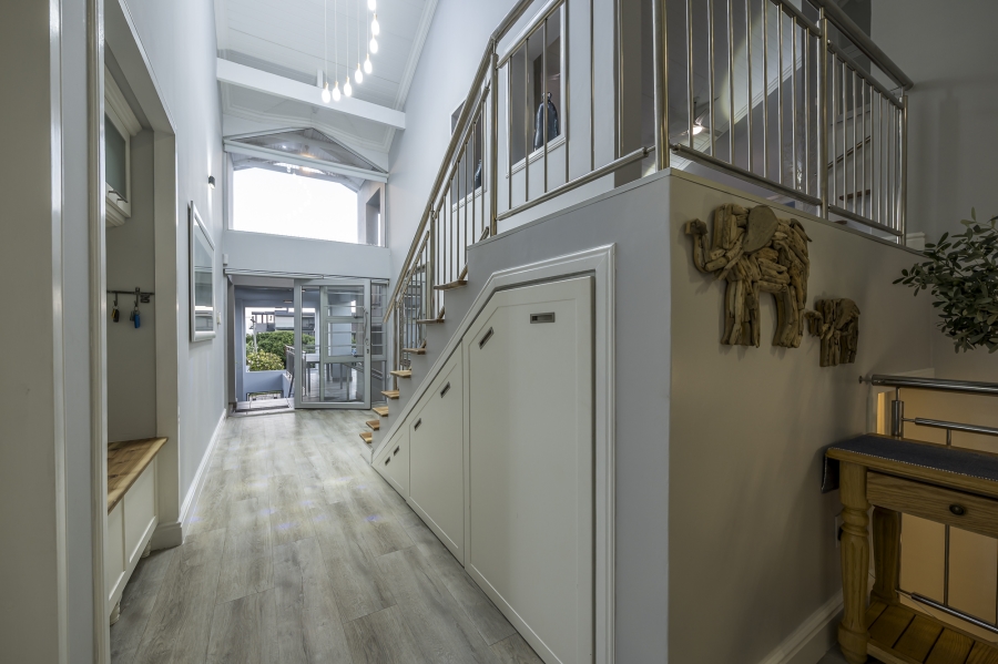 5 Bedroom Property for Sale in Glentana Western Cape